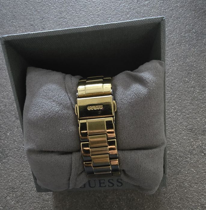 Часовници Guess ( часовник )