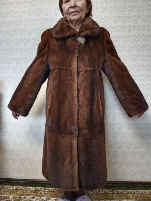 Шуба орехового цвета