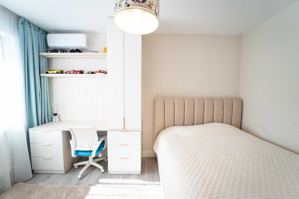 Casa exclusivista in Rediu, Iasi cu vedere la padure, premium mobilata, cu garaj, panouri + baterii