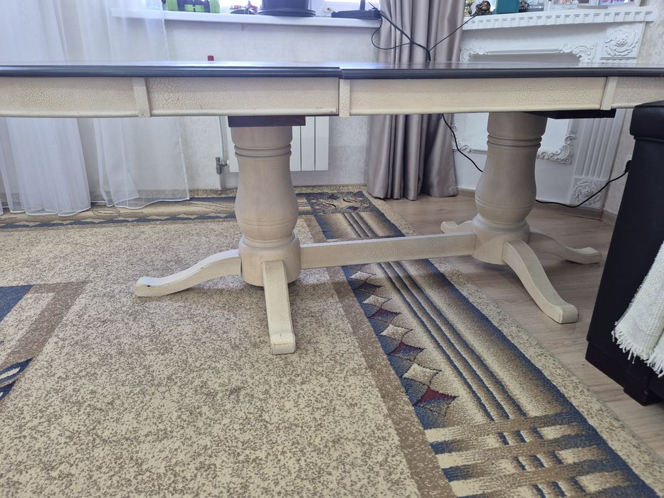 Продам стол гостийный