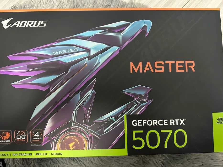 placa RTX 5070 AORUS master cea mai buna implementare la cutie nefolosita