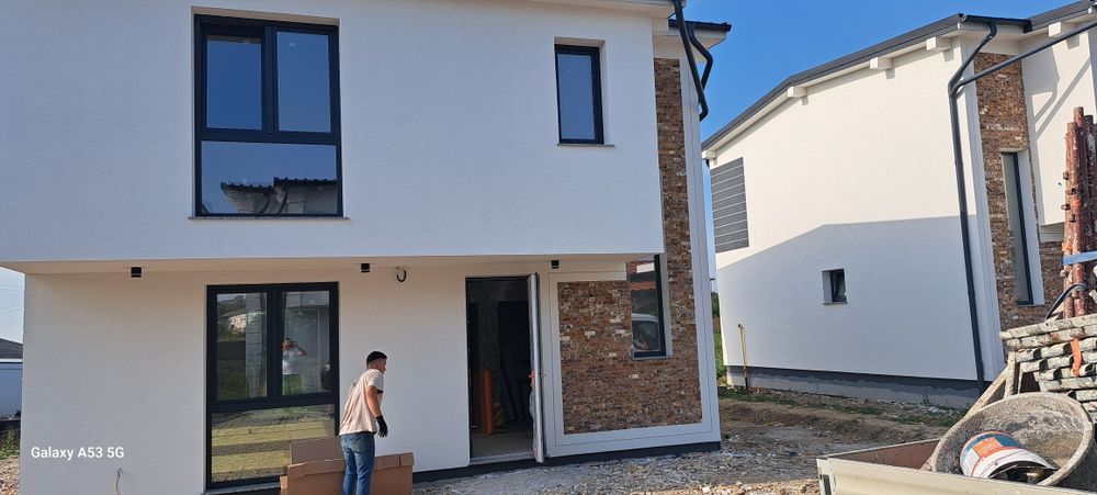 Echipă în Fațade profesionale și finisaje interioare.