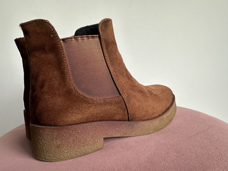 Ghete din piele întoarsă maro