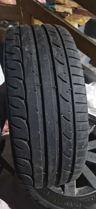 Vând cauciucuri  215/45/R17