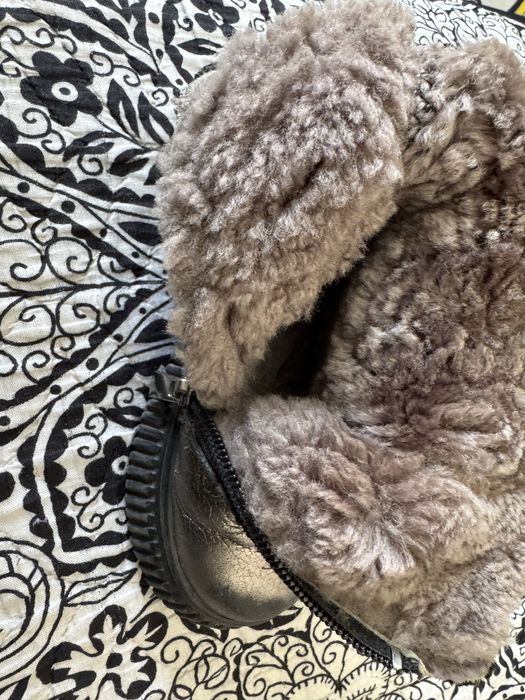 Продам детскую обувь