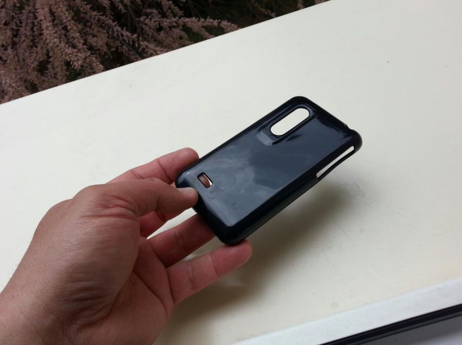 LG Optimus 3D P920 , Husa/Bumper Originala
