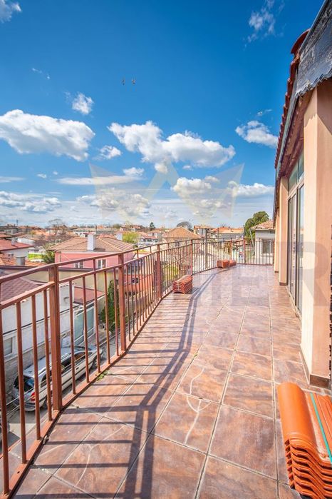 Продава се Къща в Каварна - 424 кв.м за 371 €/кв.м - Снимка #1