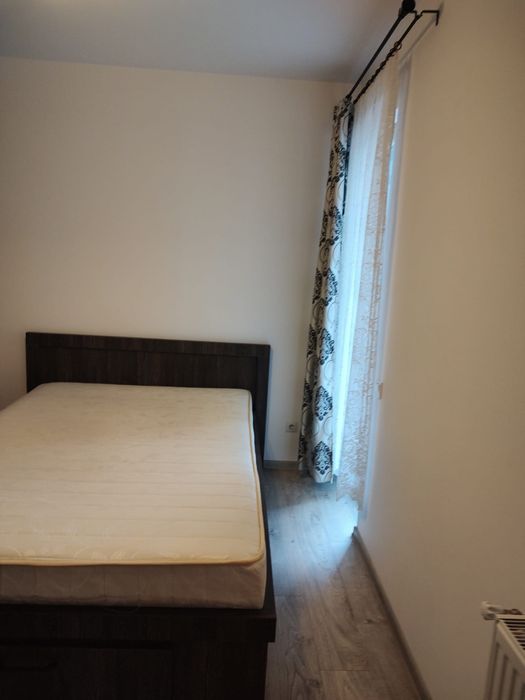 Inchiriez apartament open-space