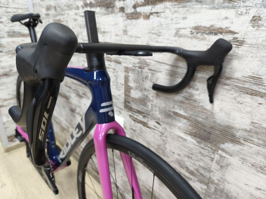 НОВ карбонов шосеен велосипед Ridley Fenix SLiC Disc 105 Di2 Vision