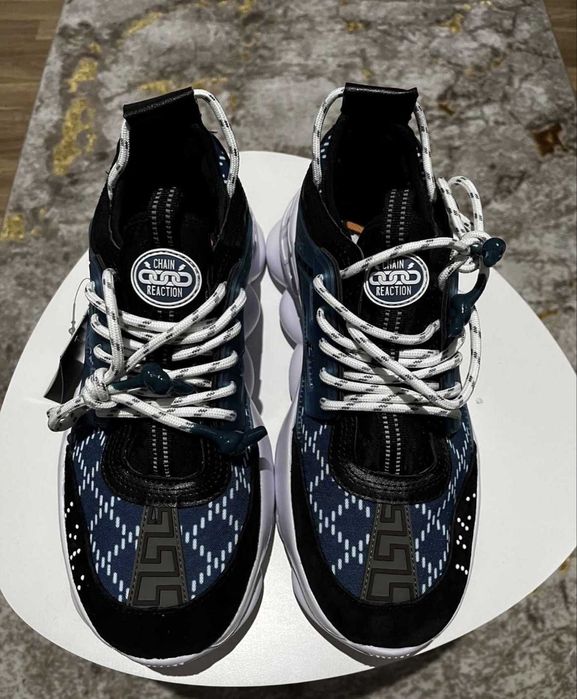 Vand cel mai cautat model de versace chain reaction. Adidasii sunt NOI. Marimi de la 37 la 46