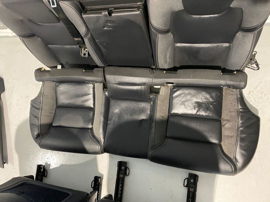 Interior cu incalzire scaune fata VOLVO XC60 R-DESIGN 2023