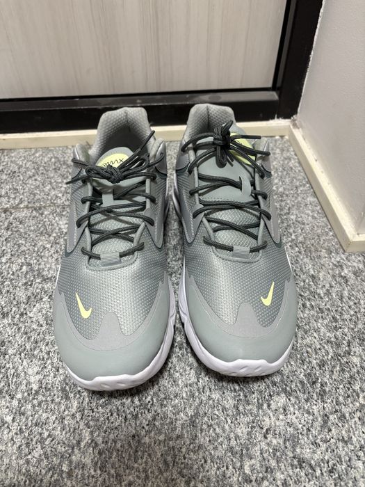 кроссовки Nike в новом состоянии