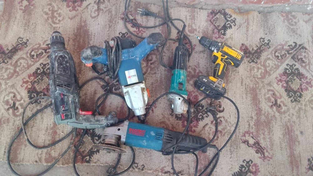 Все инструменты оригинальные в хорошем состоянии.