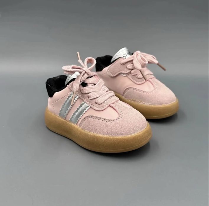 Продаю детские кроссовки