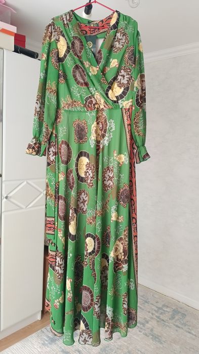 Продам 2 платья новые. Ни разу не одевались.