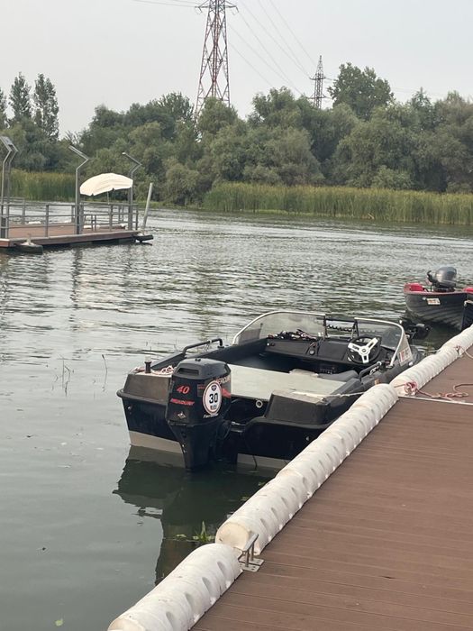 Barca spinning 5m+peridoc 900kg+motor Mercury 40/sonar/baterie/motir electric