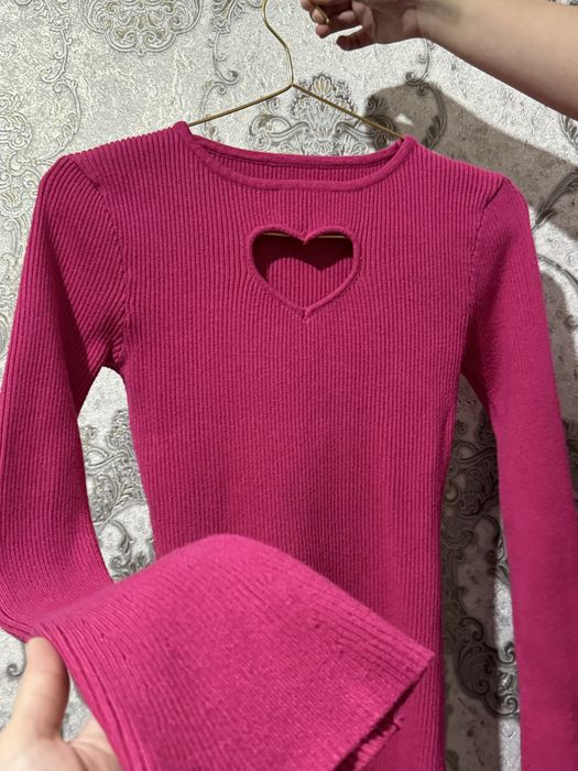 Лонгслив облегающий с вырезом сердечко (малиновый)