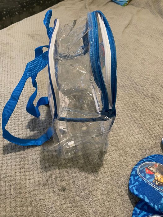 Продавам комплект каска, наколенки и протектори за ръце.