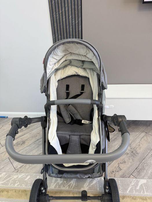 Продам срочно универсальную коляску