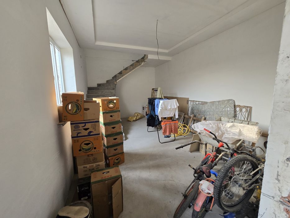 Fargona shaxar savxoz mil guardia oldida 2 kavatlik 6 xonalik 2 sotix