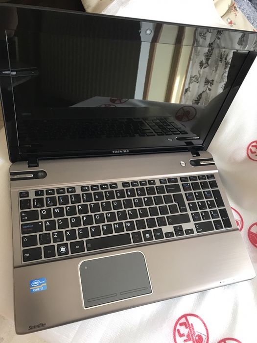 Laptop Toshiba Satellite P850-057 defect