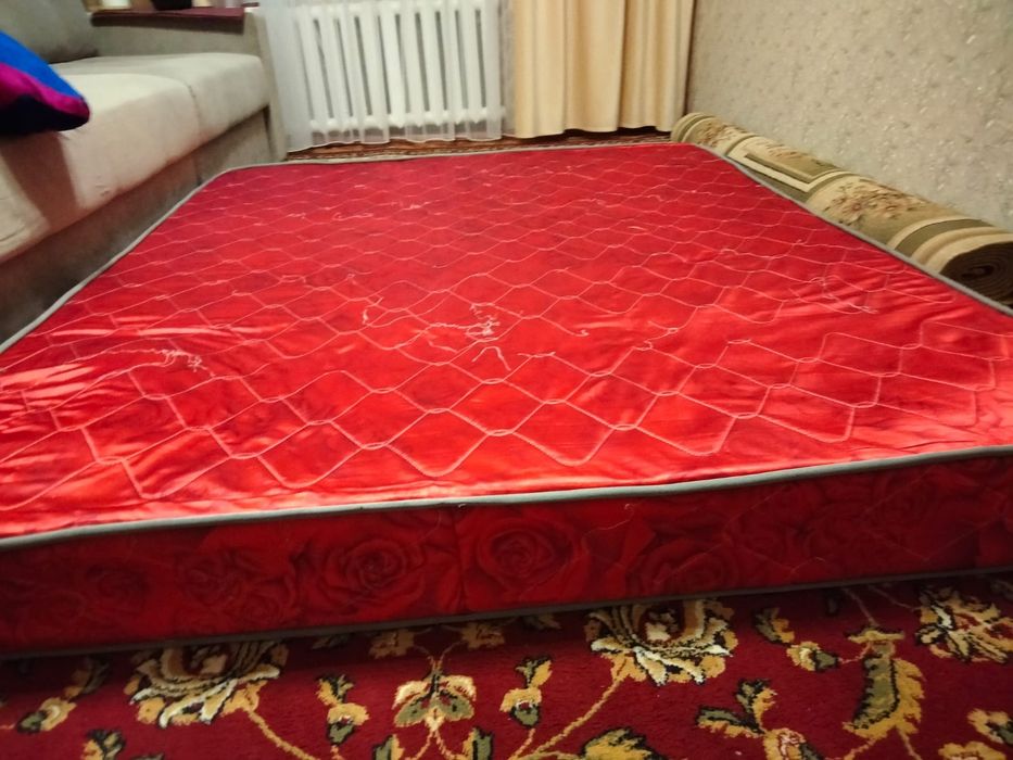 Продам матрас в хорошем состоянии