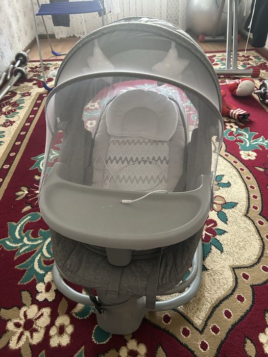 Люлька-качалка для малыша с москитной сеткой