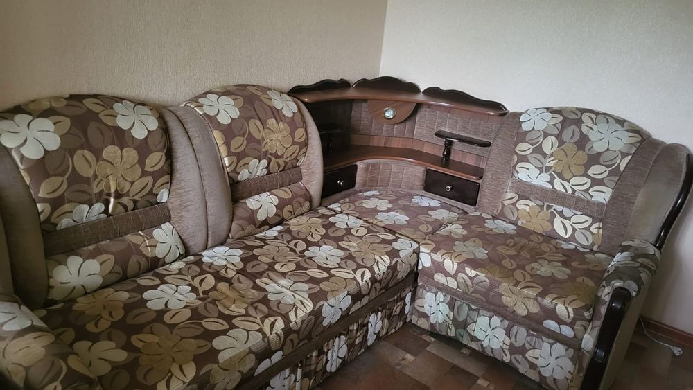 Срочно продам диван с креслом
