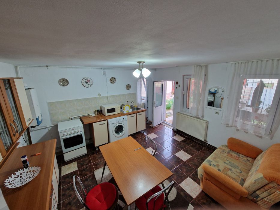 Inchiriere apartament  2 camere la curte cu terasa propie , Blaj, str. Crisan