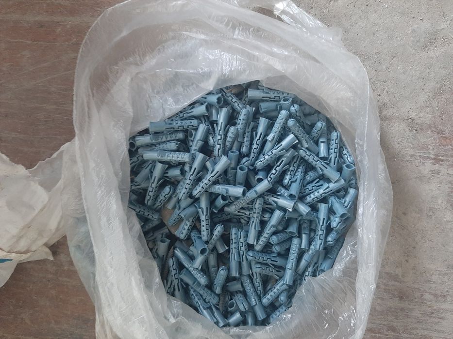 Разветвители тв.Бурый фирмы девалт.