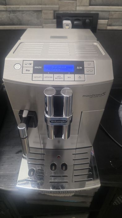 Vand expresor Delonghi Prima Donna De Luxe in stare foarte buna