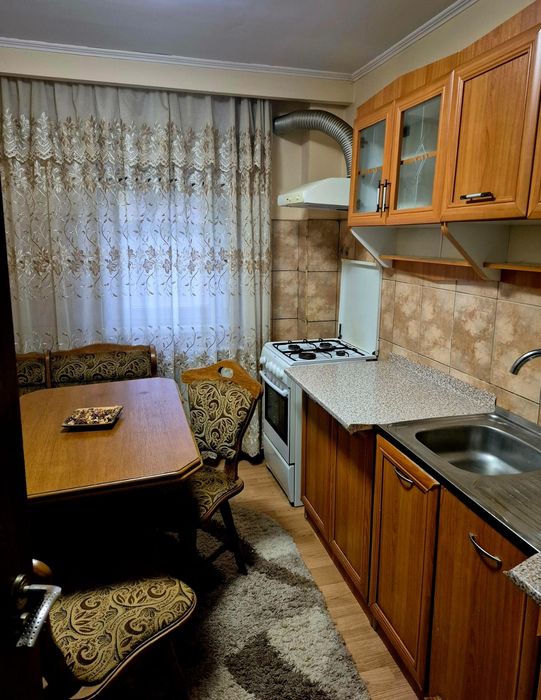 Apartament cu 2 camere decomandatt situat în zona centrala