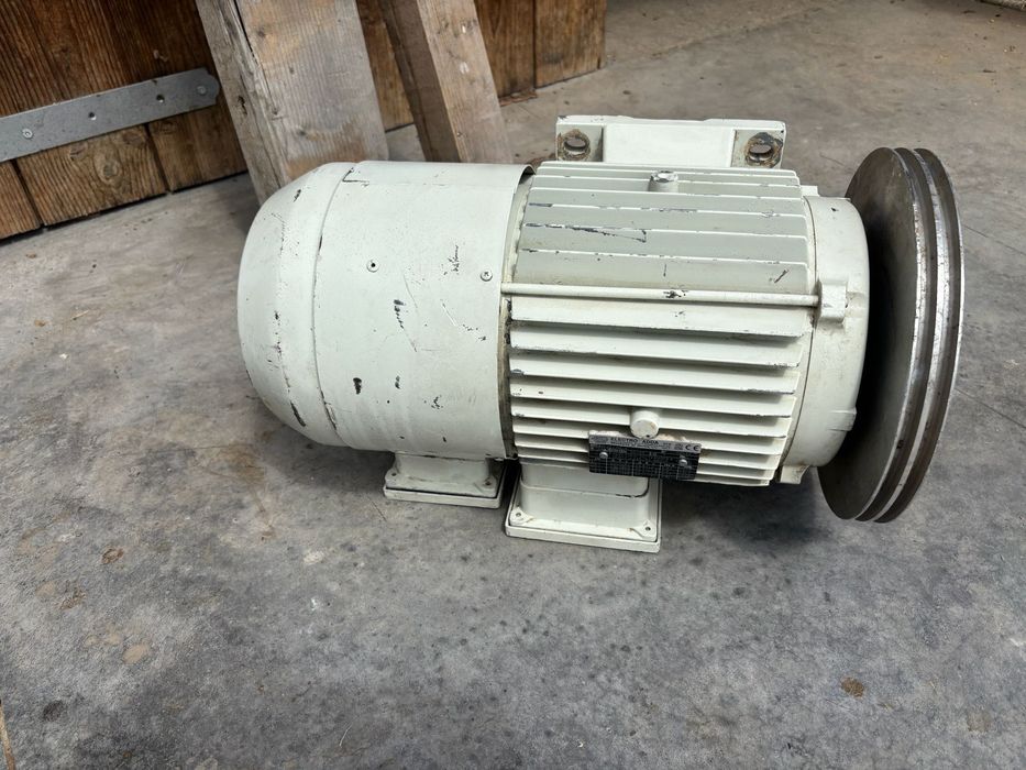 Motor electric trifazic cu inverter