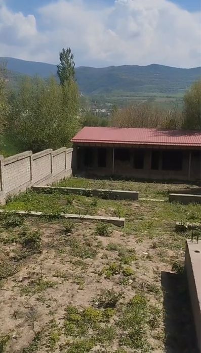 chorvoq Bochkada taraf qizil suvda uchaska sotiladi yer hisob gaz bor