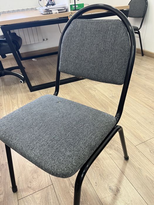 Офисные стулья 3 штуки