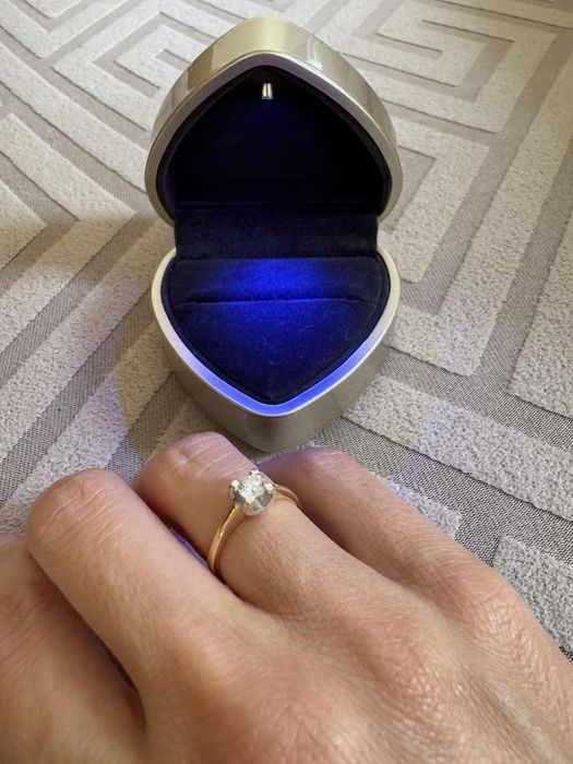 Годежен пръстен от 14карата злато с диамант