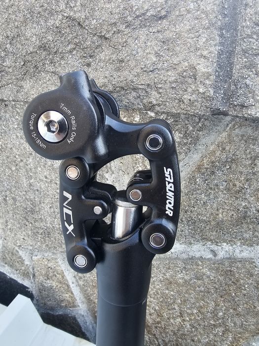 Колче амортисьор SR Suntour NCX за седалка на велосипед