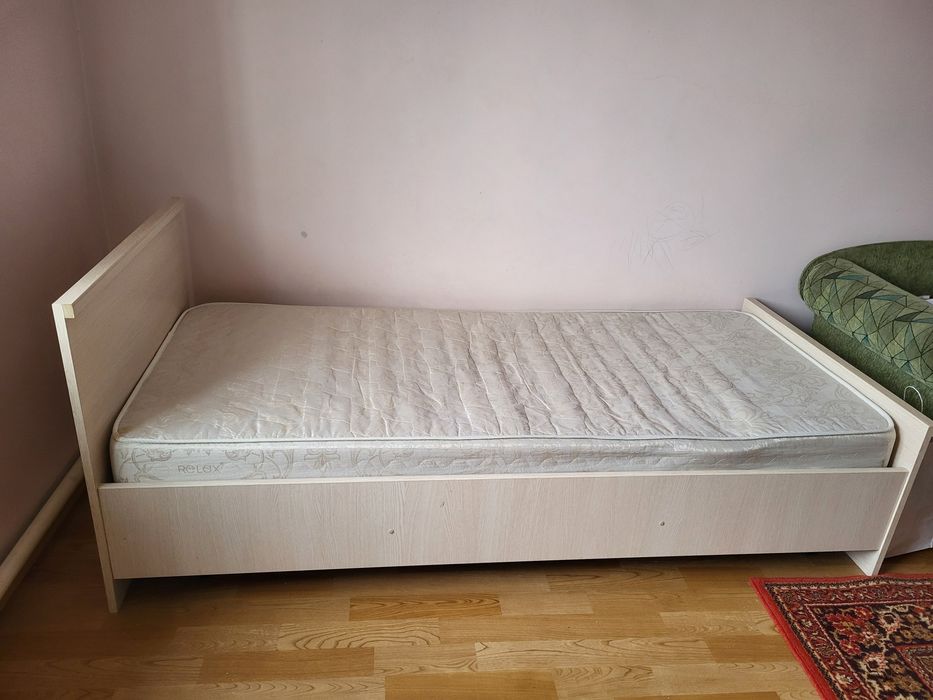 Детская мебель и холодильник