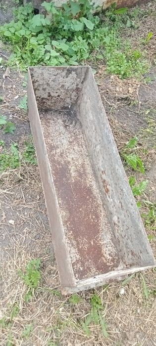 Кормушка для животных