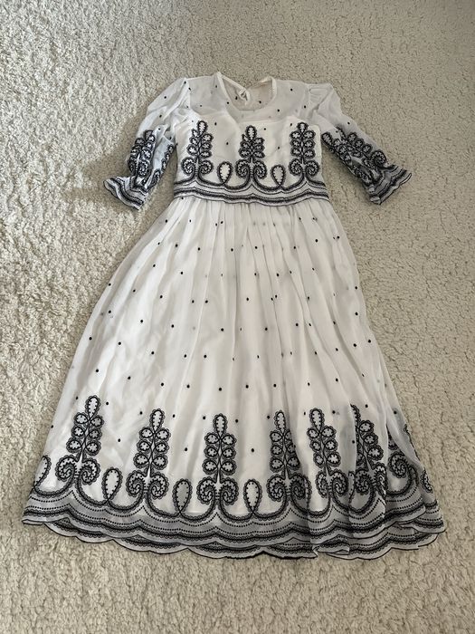 продам 4 платья на мероприятия