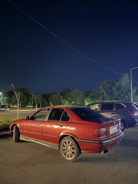 BMW 318i 1992 седан