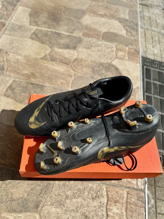 Продавам бутонки NIKE MERCURIAL Superfly 6