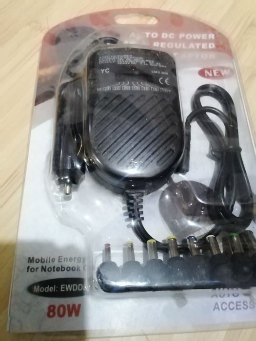 Încărcător laptop universal pt.masina