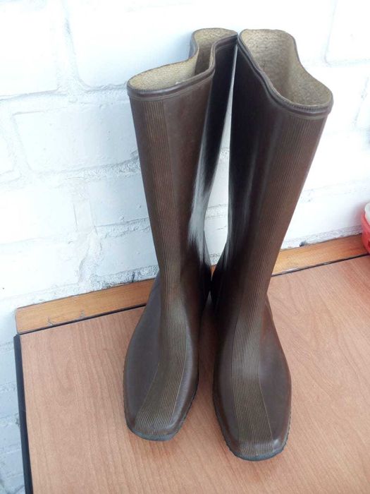 Продам  женские  резиновые сапоги