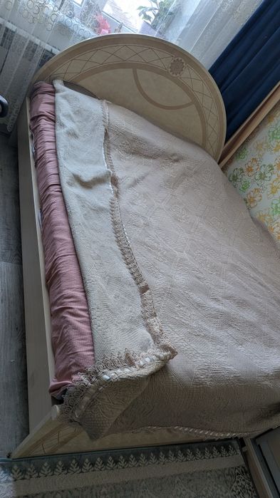 Двухспальная кровать