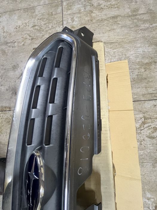 Решетка радиатора субару