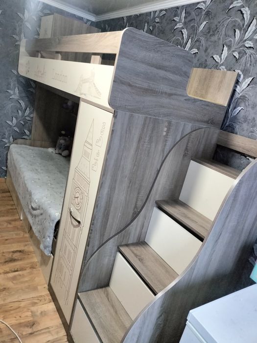 Двухярусная кровать