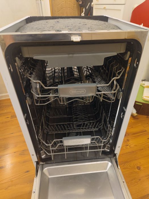 Посудомоечная машина DeLonghi