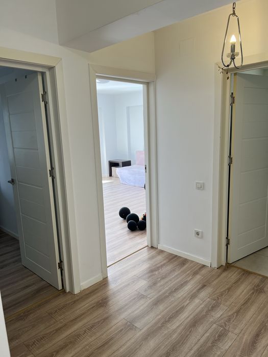 Apartament de inchiriat , 2 camere+loc de parcare
