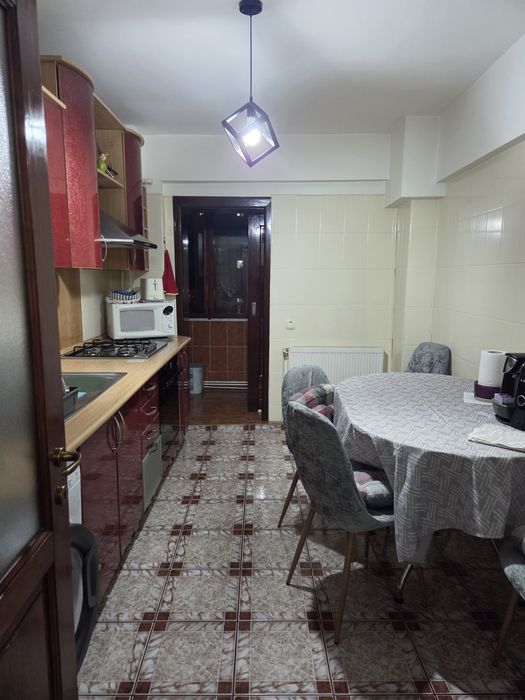 Închiriez apartament 3camere Pitești cartier Trivale